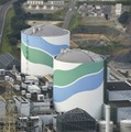 九州電力川内原発の1号機（手前）と2号機＝鹿児島県薩摩川内市