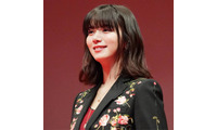 池田エライザ、美スタイル際立つスーツ×ピンヒールコーデに反響「めっちゃかわいい」「イメージ激変」 画像