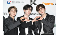 ZEROBASEONE、フォーマルスタイルで際立つビジュアル ソン・ハンビンは観客へ気遣いも【KCON JAPAN 2025／レッドカーペット】 画像