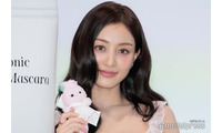 TWICEジヒョ、脚線美際立つ肌見せブラックコーデが話題「大人っぽくて見惚れる」「目が離せない」 画像
