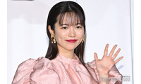 島崎遥香、武道館ライブでミニスカアイドル衣装姿披露「メイクも完璧」「懐かしくて嬉しい」と反響 画像