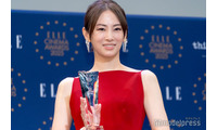 北川景子、素肌輝く真紅ドレス姿で登壇 出産後の役柄の変化明かす「人間としても母としても役者としても成長している段階」【ELLE CINEMA AWARDS 2025】 画像