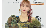 LiSA、プールでの水着姿公開「絵になる」「自然体な雰囲気が素敵」と反響 画像