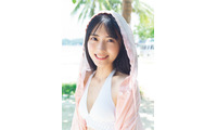 AKB48佐藤綺星「週プレ」表紙初登場 チューブトップビキニ姿披露 画像