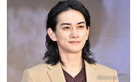 町田啓太、入れ墨ビッシリ＆金髪姿で印象ガラリ 役オフショットに「驚いた」「筋肉とタトゥーが美しい」と反響 画像