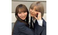 櫻坂46守屋麗奈＆藤吉夏鈴、楽屋での“ほっぺハート”ショット解禁「櫻撮」先行カット 画像
