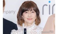 松本伊代、ミニ丈衣装で美脚披露「変わらぬスタイル」「可愛すぎる」の声 画像