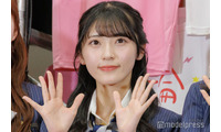 AKB48メンバー、色白美脚輝くミニスカ衣装姿に「可愛いが溢れてる」「スタイル抜群」と反響 画像