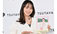 菅井友香、写真集撮影帰りに遭遇した有名人とは？「飛行機の雰囲気が違うんじゃないかなって思っていたら…」【たびすがい】 画像
