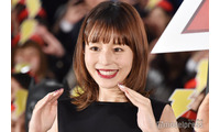 平野綾、大胆スリット入り黒ドレス姿にファンうっとり「見とれてしまう」「大人っぽくて印象変わる」 画像