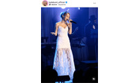 倖田來未、美デコルテ際立つドレス姿の歌唱SHOTに絶賛の声「素敵すぎます」「目の保養」 画像