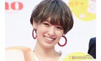 南明奈、ショーパン衣装で美脚際立つ「まっすぐで綺麗」「雰囲気変わって素敵」の声 画像