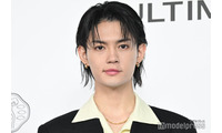 M!LK佐野勇斗、黒スーツ×黄色シャツで春らしい着こなし グループへの愛語る「考えない日は1日たりともない」【ULTIMUNE with LISA POP UP EVENT】 画像