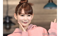 双子出産の中川翔子、前向き抱っこの散歩ショット公開「おめめクリクリで可愛い」「ご機嫌そう」の声 画像