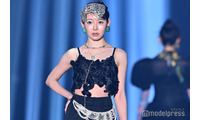 渡辺美優紀、美ウエスト際立つモードな装い 青アイシャドウがお似合い【IDOL RUNWAY COLLECTION 2026】 画像