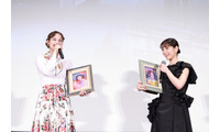 當真あみ＆嵐莉菜、油絵プレゼント＆津田健次郎メッセージに感激『パリに咲くエトワール』 画像