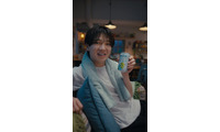 Travis Japan宮近海斗、初の単独CM出演 ほろ酔い笑顔で“彼氏感”たっぷり 画像
