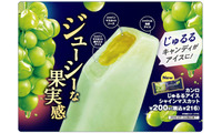 セブン、新食感キャンディとコラボ「カンロじゅるるアイス シャインマスカット」ジューシーな果実味＆溢れ出すとろっとソース 画像