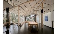スタバ、東京・谷中の新店舗「カフェ & アートギャラリー」自然と吹き抜けが心地よい木造建築 画像