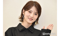 元乃木坂46若月佑美、素肌際立つ純白ウエディングドレス姿「透明感すごい」「美しすぎて見惚れる」とファン悶絶 画像