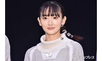 生駒里奈、白ノースリワンピ姿に絶賛の声「美しいデコルテに目が釘付け」「透明感が凄すぎる」と反響 画像