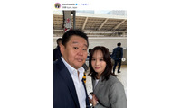 元横綱・花田虎上氏の妻、ハワイでの家族4ショット披露「理想の夫婦」「お子さん大きくなってる」と反響 画像