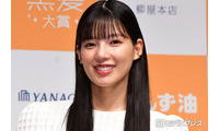 石井杏奈、美ボディ映えるフリル水着姿披露「ウエスト綺麗」「さすがの着こなしです」と反響 画像