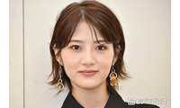 元乃木坂46若月佑美、網タイツ×しっぽチャーム際立つ美脚ショットに反響相次ぐ「スタイル良すぎ」「釘付け」 画像