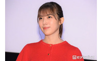 日向坂46森本茉莉、膝上丈スカートから美脚スラリ「色白で綺麗」「天使」と絶賛の声 画像