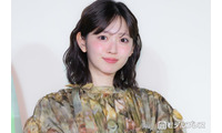 鈴木愛理、フリルミニスカから美脚スラリ「脚長すぎ」「骨格レベチ」とファン絶賛 画像