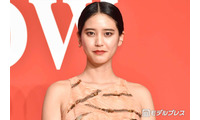 山崎紘菜、脚線美際立つアシメスカート姿に絶賛の声「ため息が出るほど美しい」「神スタイル」 画像