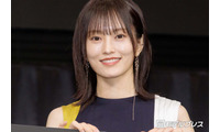 山本彩、変形ボトムスから美脚スラリ「スリットがセクシー」「さや姉にしか着こなせない衣装」と絶賛の声 画像