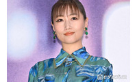 大塚愛、美脚透けるミニスカ＆黒タイツ姿披露「大人の魅力が爆発」「憧れるスタイル」と反響 画像