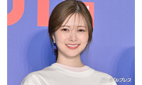 白石麻衣、変形スカートから色白美脚スラリ「大人可愛い」「女神級の美しさ」の声 画像