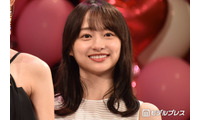 影山優佳、ワンピースから圧巻美脚輝く「スタイル抜群」「顔ほんのり赤くて可愛い」と反響 画像
