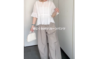 【GU】レースフリルブラウスで顔まわり華やかに。甘さを抑えた大人のワントーン【40代の毎日コーデ】 画像