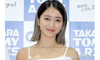 第1子妊娠中のみちょぱ、美脚際立つプールサイドショット公開「お腹ふっくらしてて尊い」「健康的な美ボディ」の声 画像
