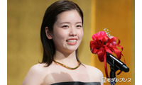 小芝風花「べらぼう」花魁役で感じた“試練”「感情移入しすぎて」美肩のぞくドレスで圧巻オーラ【第34回 橋田賞】 画像