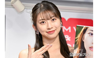 卒業発表のモー娘。メンバー、脚線美際立つミニスカ×タイツ姿で豪快バッティング「レベチの破壊力」「無邪気で可愛すぎる」と反響 画像