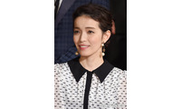 知念里奈、観劇に訪れた「95歳になるおばあちゃん」とのハグショット公開「お祖母様オシャレ」「素敵なお写真」と反響 画像