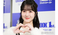 本田紗来、スラリ美脚際立つミニスカコーデ公開「大人っぽい雰囲気が新鮮」「綺麗に着こなしててさすが」の声 画像