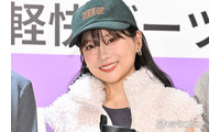 重盛さと美、ミニ丈Tシャツワンピから美脚スラリ「脚が綺麗すぎ」「セクシー」 画像