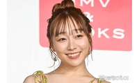 須田亜香里、ミニスカから圧巻美脚「身体の半分以上が脚」「綺麗すぎて二度見」 画像