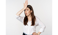 たった30秒の「おでこトントン」で、食欲を半分以下に抑えらえる!?「脳内食事」も有効？脳の反応を利用した「ダイエット習慣」を科学的に解説 画像