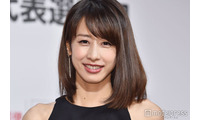 加藤綾子、“収録終わりに”愛娘と2ショット 誕生日投稿に「親子2人の後ろ姿が尊い」「いつまでもお綺麗」の声 画像