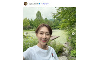 中山秀征の妻・白城あやか、三男との母校訪問ショット公開「イケメン」「どっちにも似てる」と反響 画像