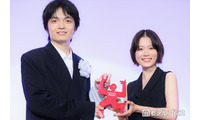 岡山天音、杉咲花サプライズ登場に照れ笑い 次回共演にも言及「恋人にはなれない？」【第63回ギャラクシー賞】 画像