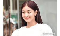 TWICEジヒョ、美ウエスト際立つブラトップ姿に反響「圧倒的な美」「異次元のスタイルですね」 画像