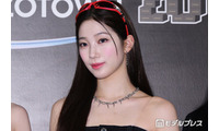 LE SSERAFIMカズハ、黒衣装から引き締まった美ウエスト披露「圧倒的な美しさ」「鍛え上げられててすごい」 画像