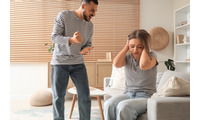 「自称」小説家（無職）のモラハラ夫を支え続けた看護師の妻。ついに殴られた日、夫が大声で叫んだ「信じがたい言葉」とは 画像